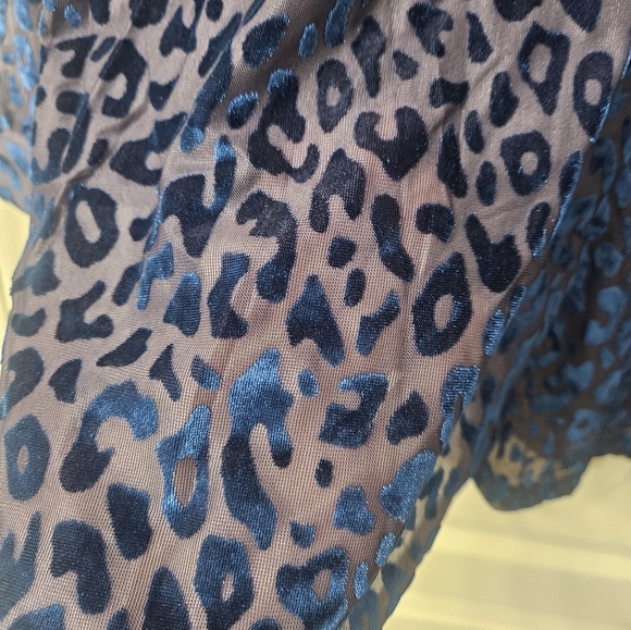 Blue velvet burn out leopard pattern shirt - Picture 10 of 10